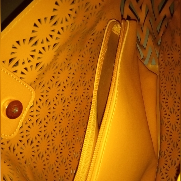 NWOT cut out summer bag with bamboo handles - Picture 5 of 6